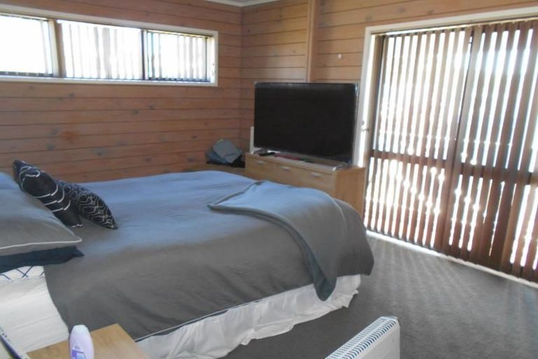 Photo of property in 37 Guadeloupe Crescent, Grenada Village, Wellington, 6037