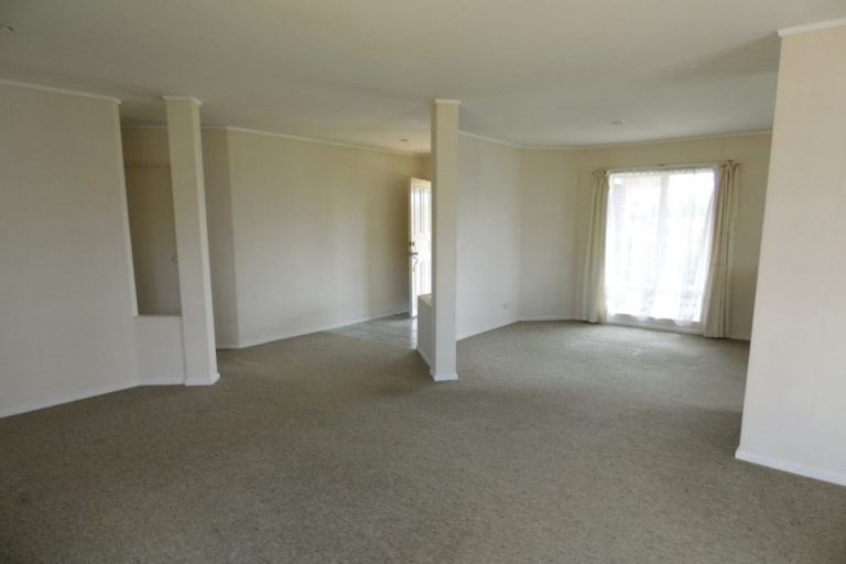 Photo of property in 72 Kingdale Road, Henderson, Auckland, 0610