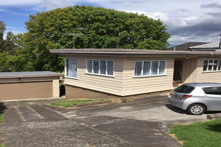 Photo of property in 61 Mellons Bay Road, Mellons Bay, Auckland, 2014