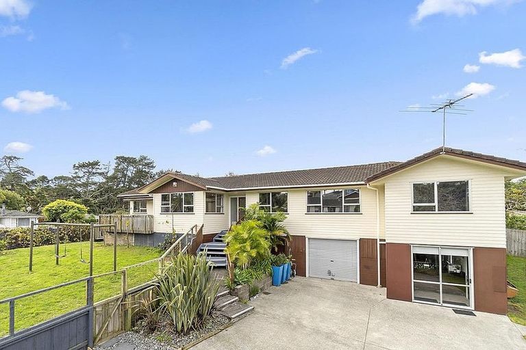 Photo of property in 3 Shale Avenue, Massey, Auckland, 0614