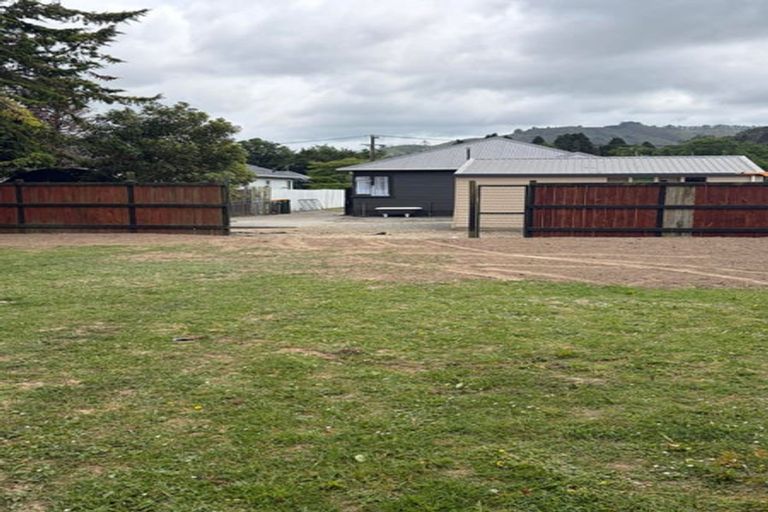 Photo of property in 15 Gibbs Crescent, Wainuiomata, Lower Hutt, 5014