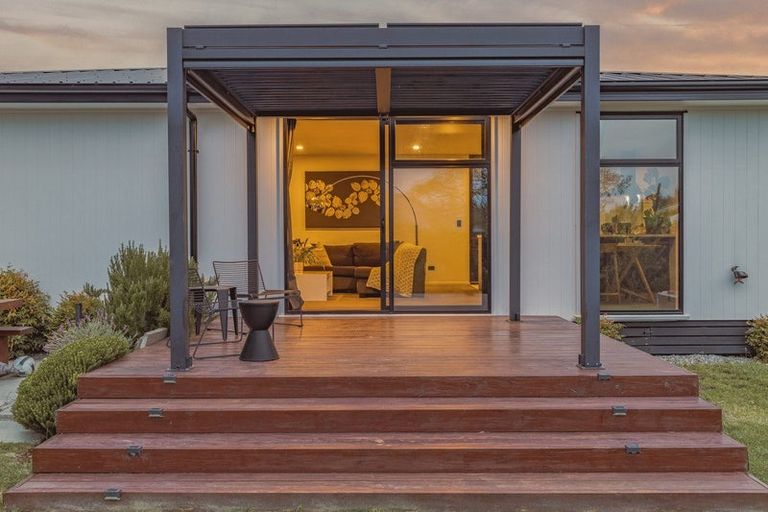 Photo of property in 299a Wainoni Road, Avondale, Christchurch, 8061