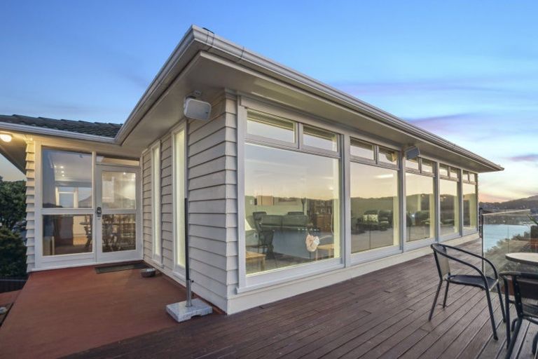 Photo of property in 43 Kaikoura Street, Maupuia, Wellington, 6022