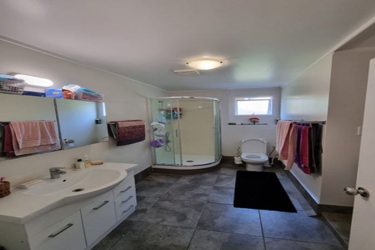 Photo of property in 156 Lynn Road, Bayview, Auckland, 0629