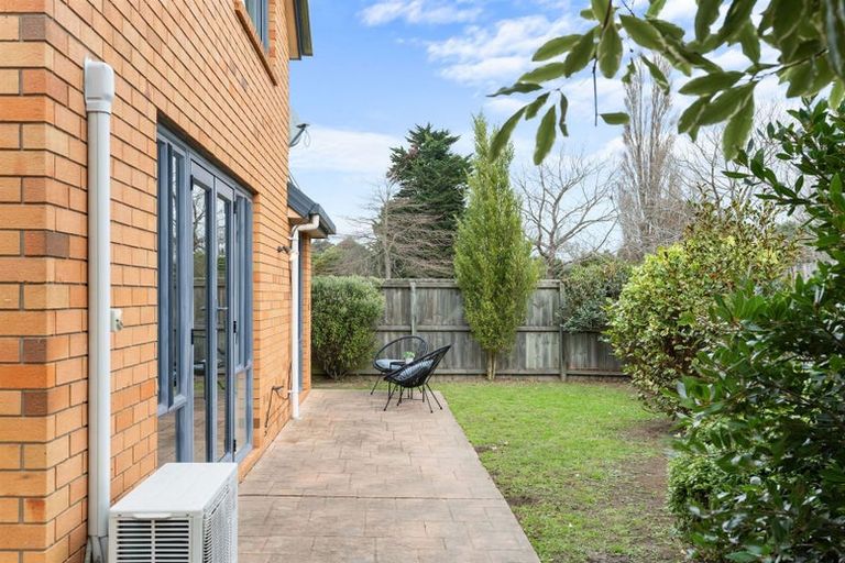 Photo of property in 32 Berkshire Drive, Avonhead, Christchurch, 8042