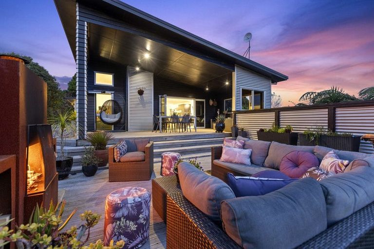 Photo of property in 418 Kaipikari Road, Urenui, 4375