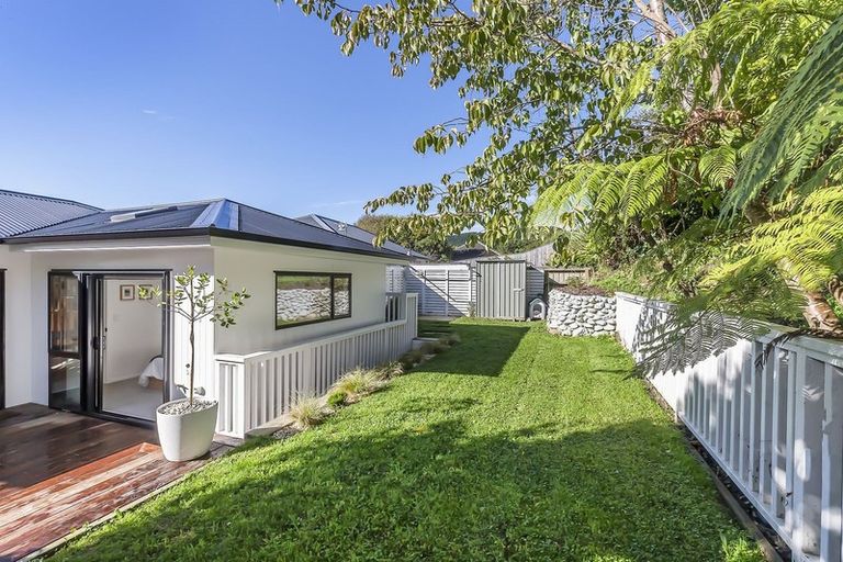 Photo of property in 28b Redwood Avenue, Tawa, Wellington, 5028