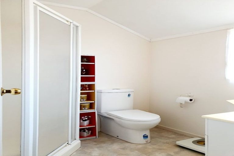 Photo of property in 3a Central Park Drive, Te Atatu South, Auckland, 0610