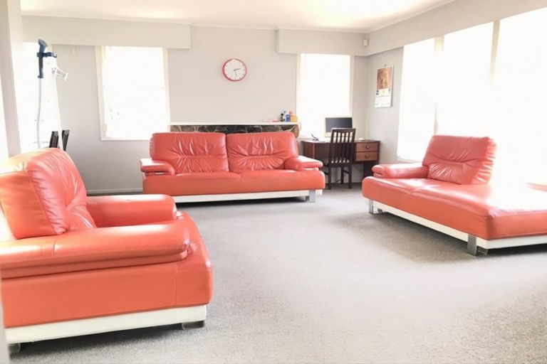 Photo of property in 6 Sexton Place, Manurewa East, Auckland, 2102