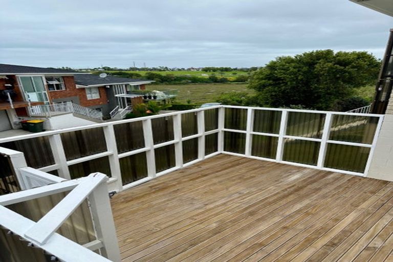 Photo of property in 1/23 Waitemata Road, Hauraki, Auckland, 0622