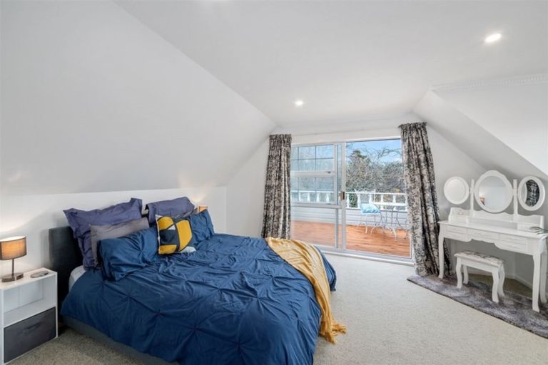 Photo of property in 2/2 Valley Road, Cashmere, Christchurch, 8022