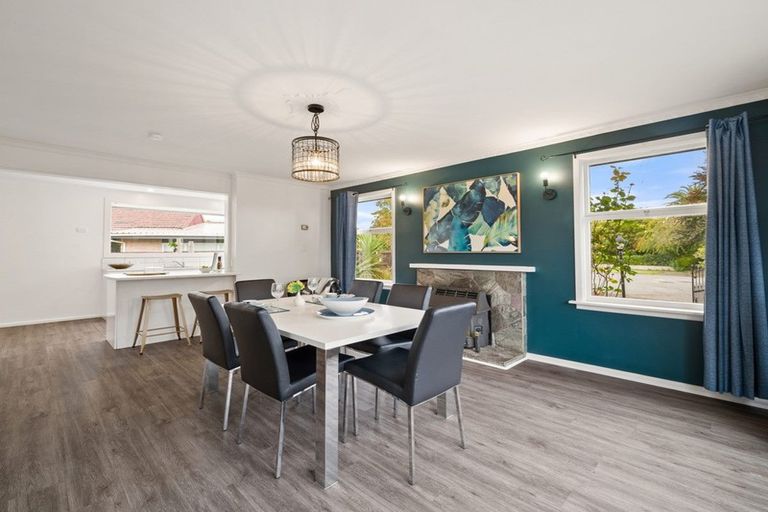 Photo of property in 16 Ilfracombe Place, Burnside, Christchurch, 8053