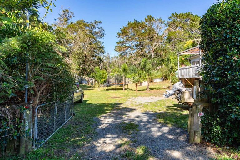 Photo of property in 106 Komiti Road, Tinopai, Matakohe, 0593