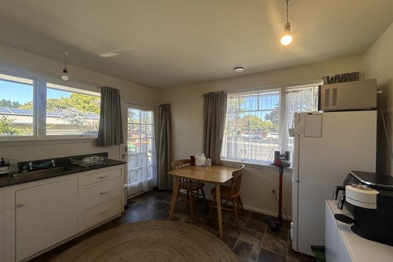 Photo of property in 1/400 Memorial Avenue, Burnside, Christchurch, 8053