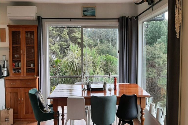 Photo of property in 37 West Lynn Road, Titirangi, Auckland, 0604