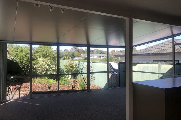 Photo of property in 37 Takapu Street, Henderson, Auckland, 0612