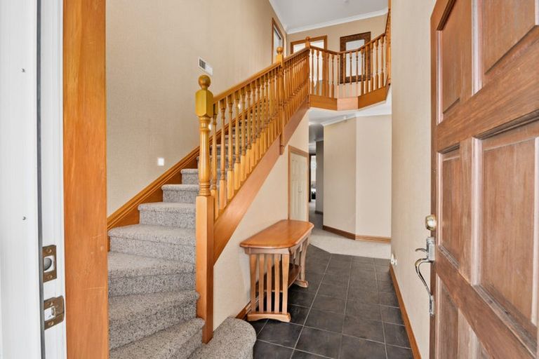 Photo of property in 16 Thistlewood Avenue, Hamilton East, Hamilton, 3216