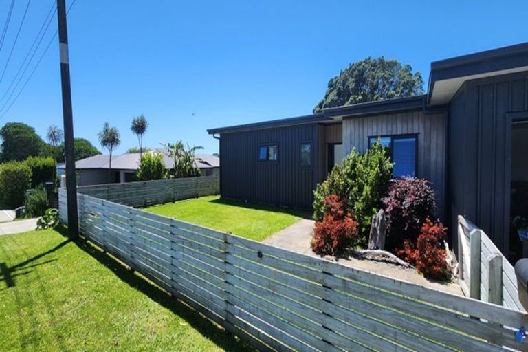Photo of property in 115 Wairau Road, Oakura, 4314