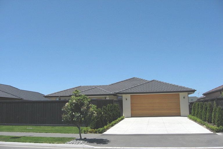 Photo of property in 22 Ruahine Place, Parklands, Christchurch, 8083