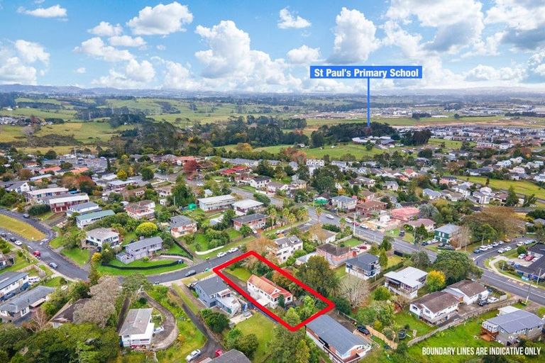 Photo of property in 4 Cyclarama Crescent, Massey, Auckland, 0614