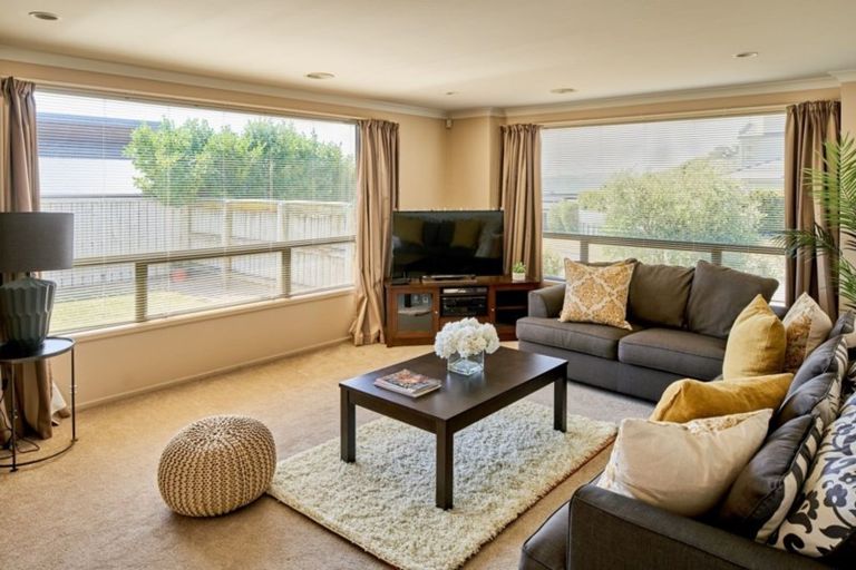 Photo of property in 9 Aspiring Terrace, Aotea, Porirua, 5024