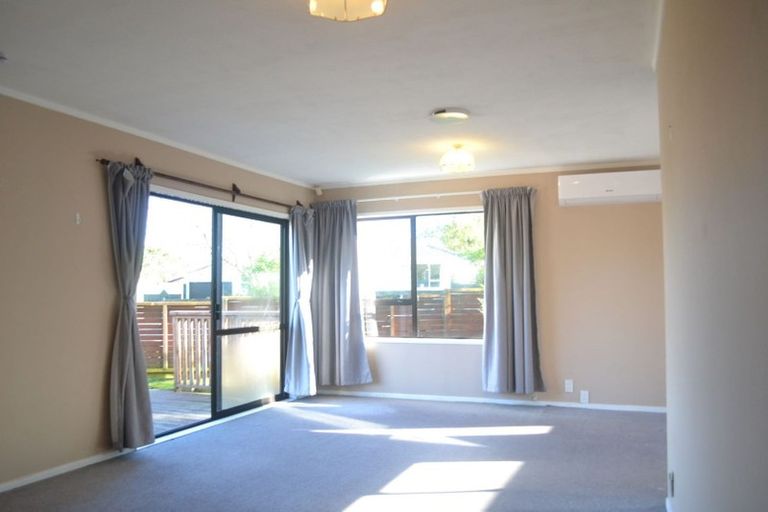 Photo of property in 1/52 Guadeloupe Crescent, Grenada Village, Wellington, 6037