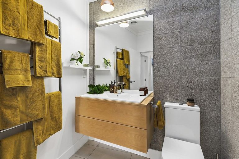 Photo of property in 10 Dorking Road, Brooklyn, Wellington, 6021