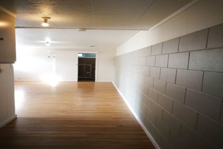 Photo of property in 33 Redwood Drive, Massey, Auckland, 0614