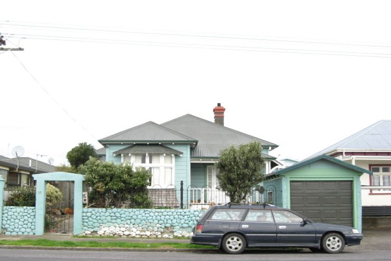 Photo of property in 16 Karamu Street, Strandon, New Plymouth, 4312