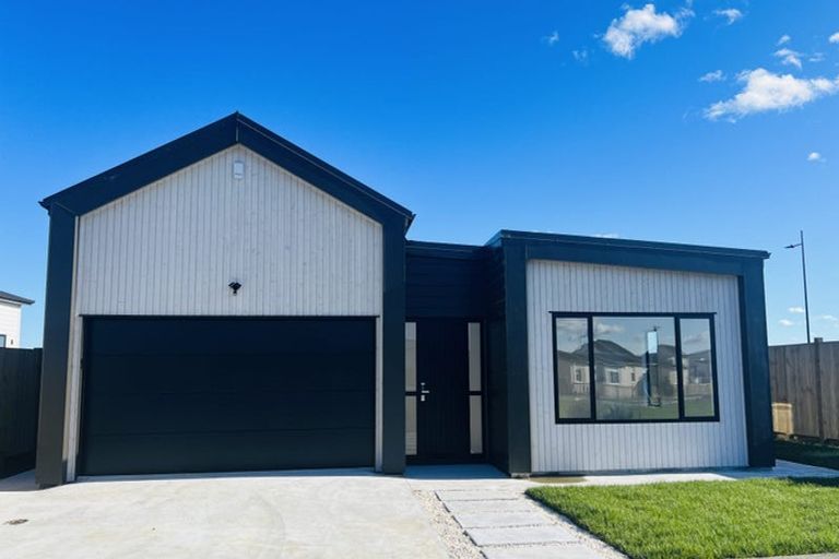 Photo of property in 79 Clarks Beach Road, Clarks Beach, 2122