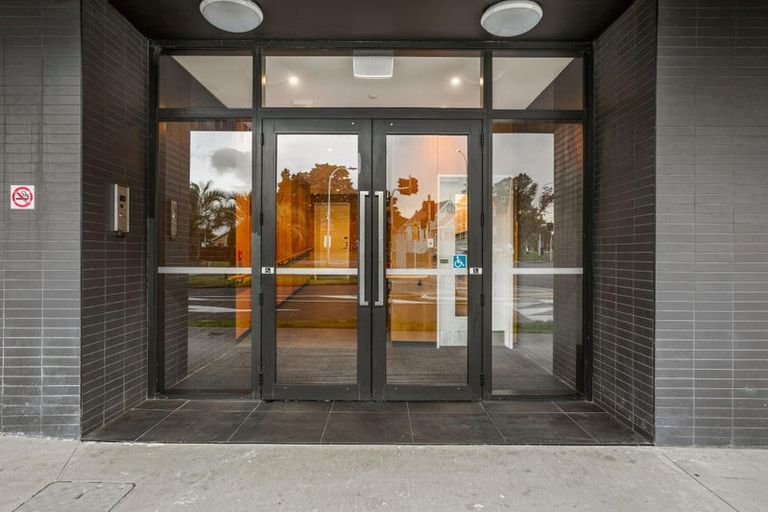 Photo of property in 102/1 Buscomb Avenue, Henderson, Auckland, 0610