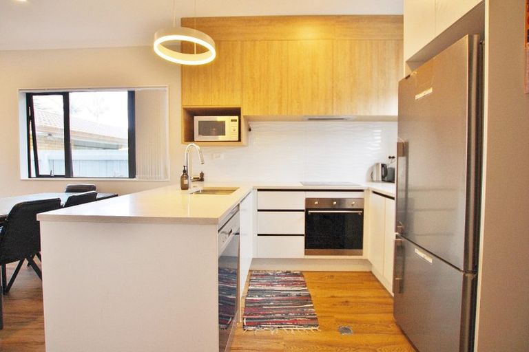 Photo of property in 9/66 Swanson Road, Henderson, Auckland, 0610