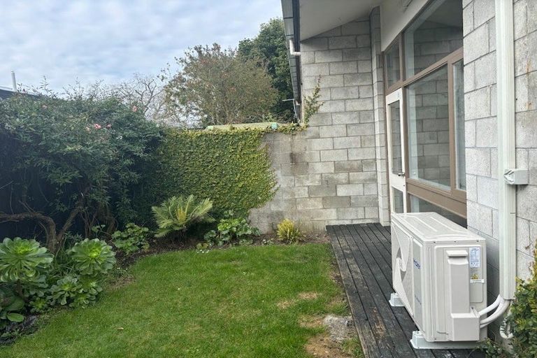 Photo of property in 2/13 May Street, Hamilton East, Hamilton, 3216