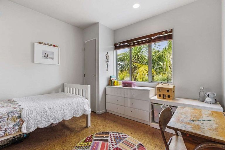 Photo of property in 2/19 Kenmure Avenue, Forrest Hill, Auckland, 0620