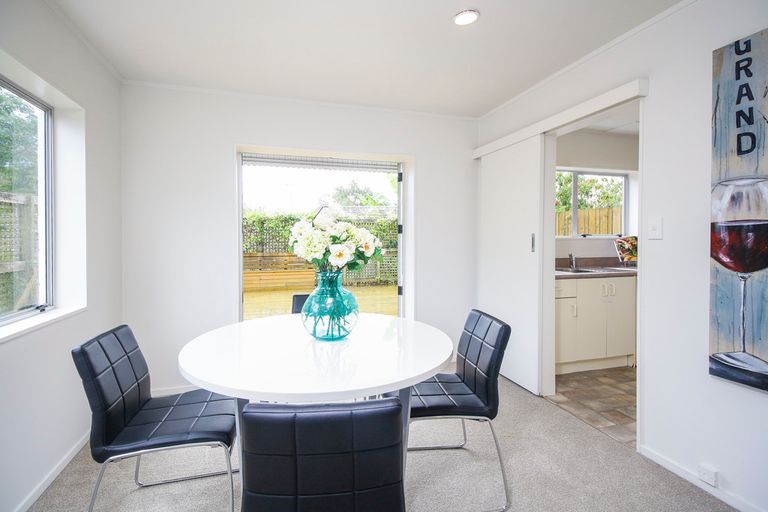 Photo of property in 2/41 Seabrook Avenue, New Lynn, Auckland, 0600