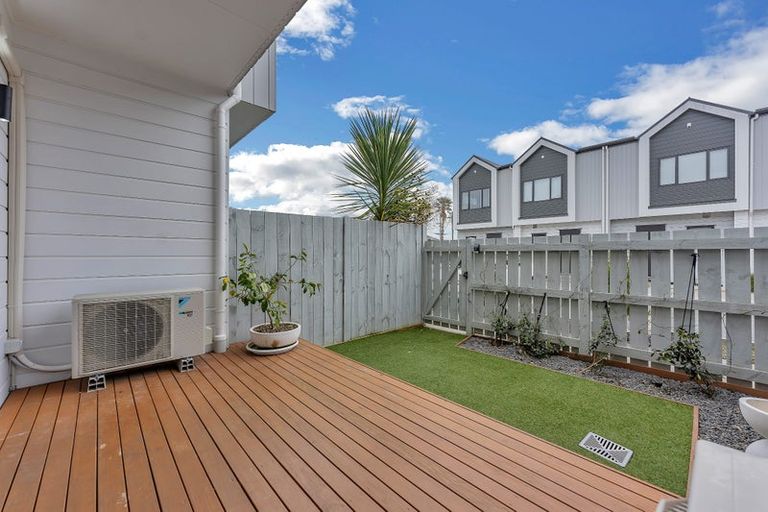 Photo of property in 7/66 Swanson Road, Henderson, Auckland, 0610