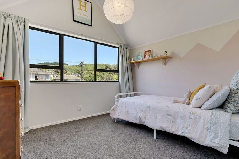 Photo of property in 16 Larsen Crescent, Tawa, Wellington, 5028