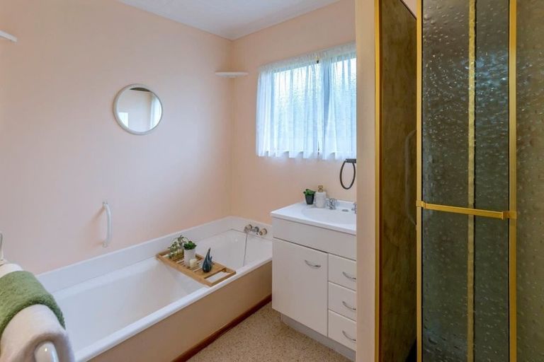 Photo of property in 25a Oriwa Street, Waikanae, 5036