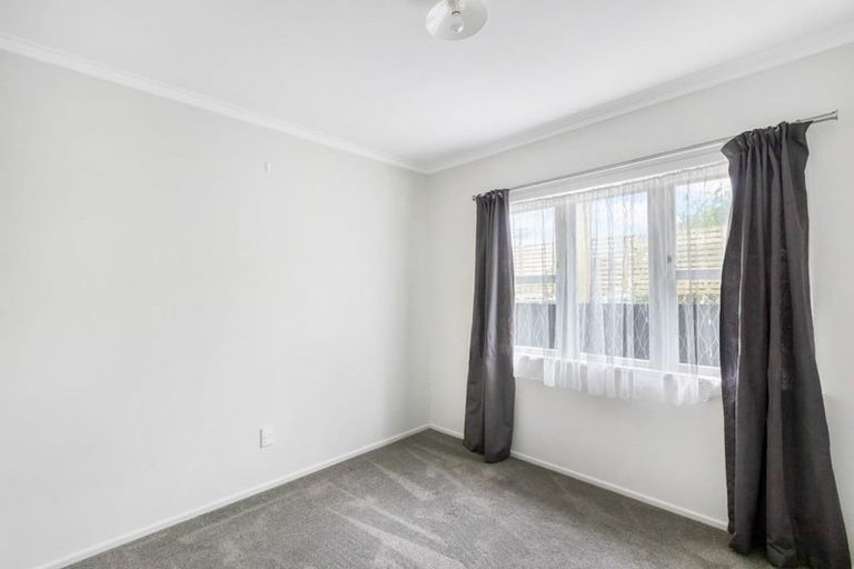 Photo of property in 12 Albert Road, Kelston, Auckland, 0602