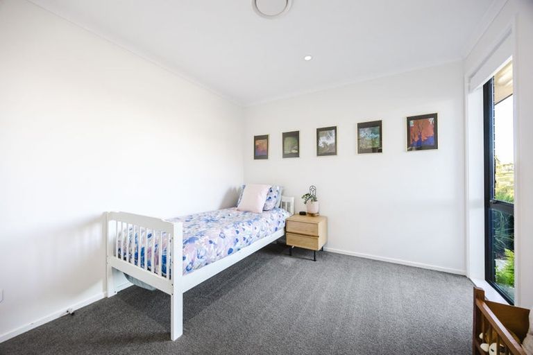 Photo of property in 5 Laguna Place, Matakatia, Whangaparaoa, 0930