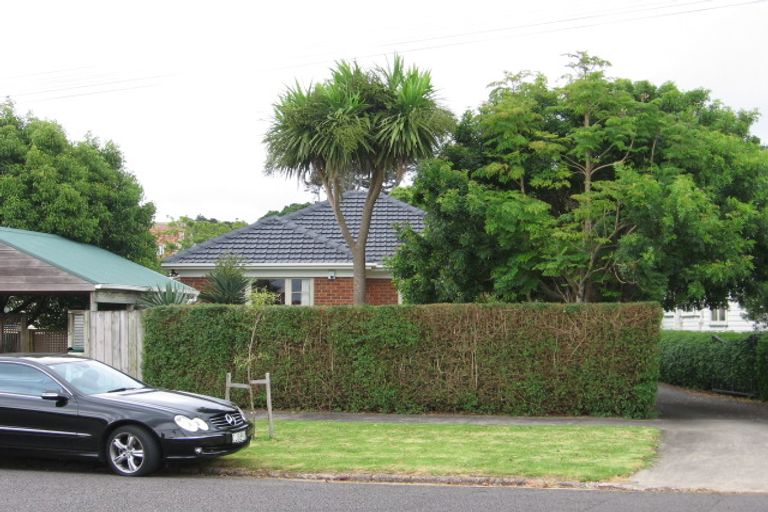 Photo of property in 54 Amaru Road, One Tree Hill, Auckland, 1061