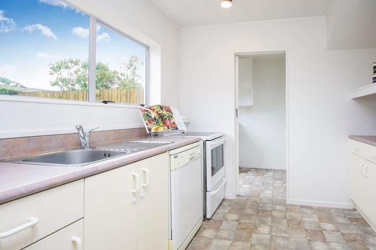 Photo of property in 2/41 Seabrook Avenue, New Lynn, Auckland, 0600