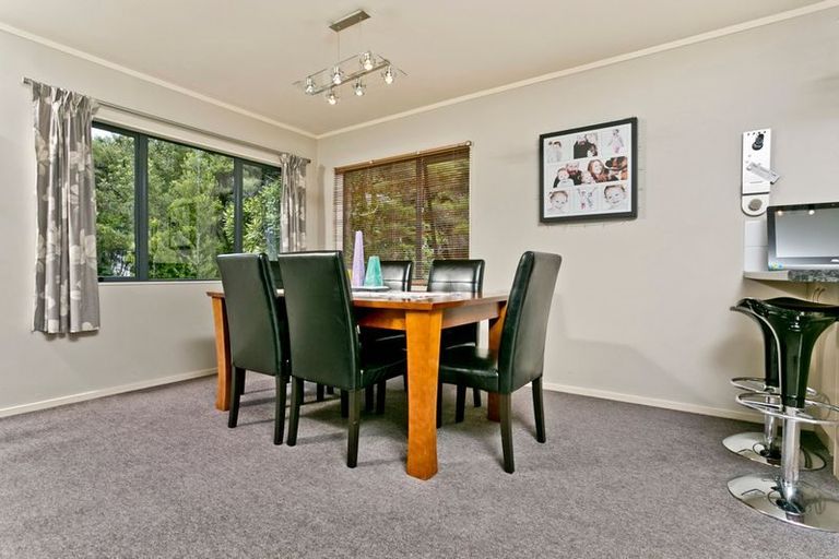 Photo of property in 2/32 Glendhu Road, Bayview, Auckland, 0629