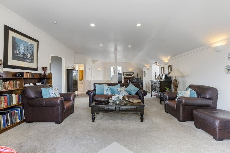 Photo of property in 2/15 Bradbury Road, Botany Downs, Auckland, 2010