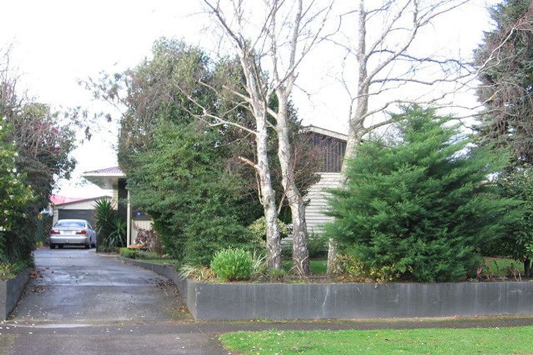Photo of property in 9 Mokau Place, Terrace End, Palmerston North, 4410