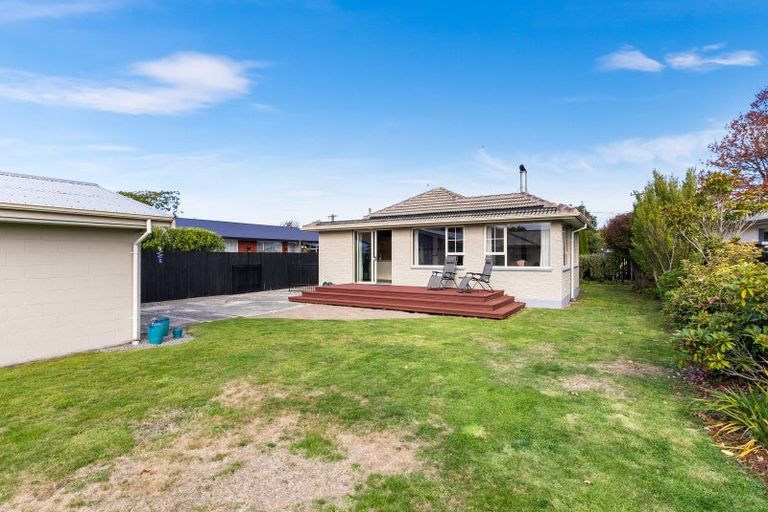 Photo of property in 53 Farquhars Road, Redwood, Christchurch, 8051