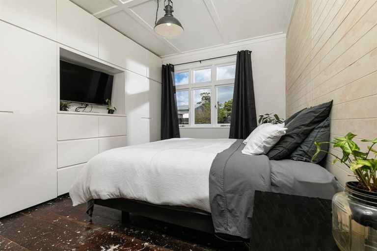 Photo of property in 5 Don Buck Road, Henderson, Auckland, 0614