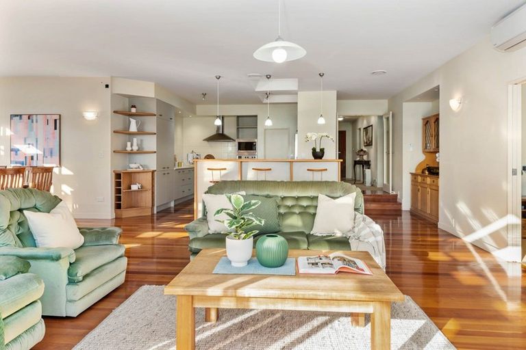 Photo of property in 52 Gemini Place, Kawaha Point, Rotorua, 3010