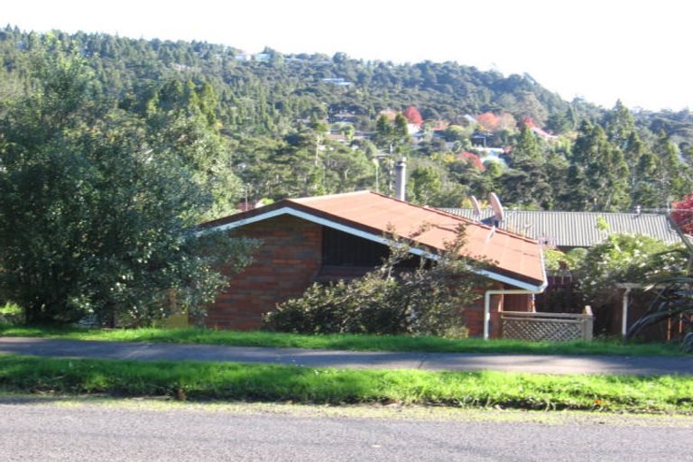 Photo of property in 1/77 Konini Road, Titirangi, Auckland, 0604