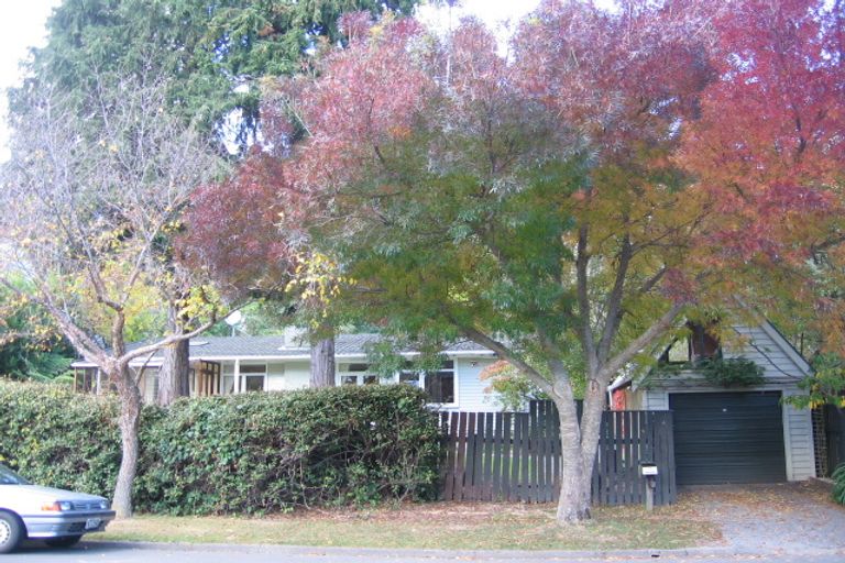 Photo of property in 14 Chatsworth Road, Silverstream, Upper Hutt, 5019